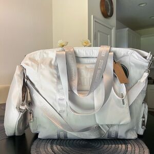 Steve Madden Bpoppy Duffel Bag - Color : Grey
